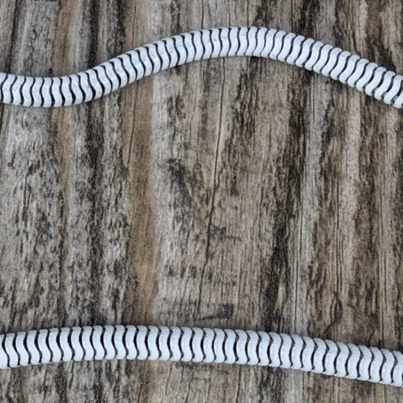 White Metal Scale Crossbody Clutch Handbag With No Makers Tag Inside - Picture 7 of 14